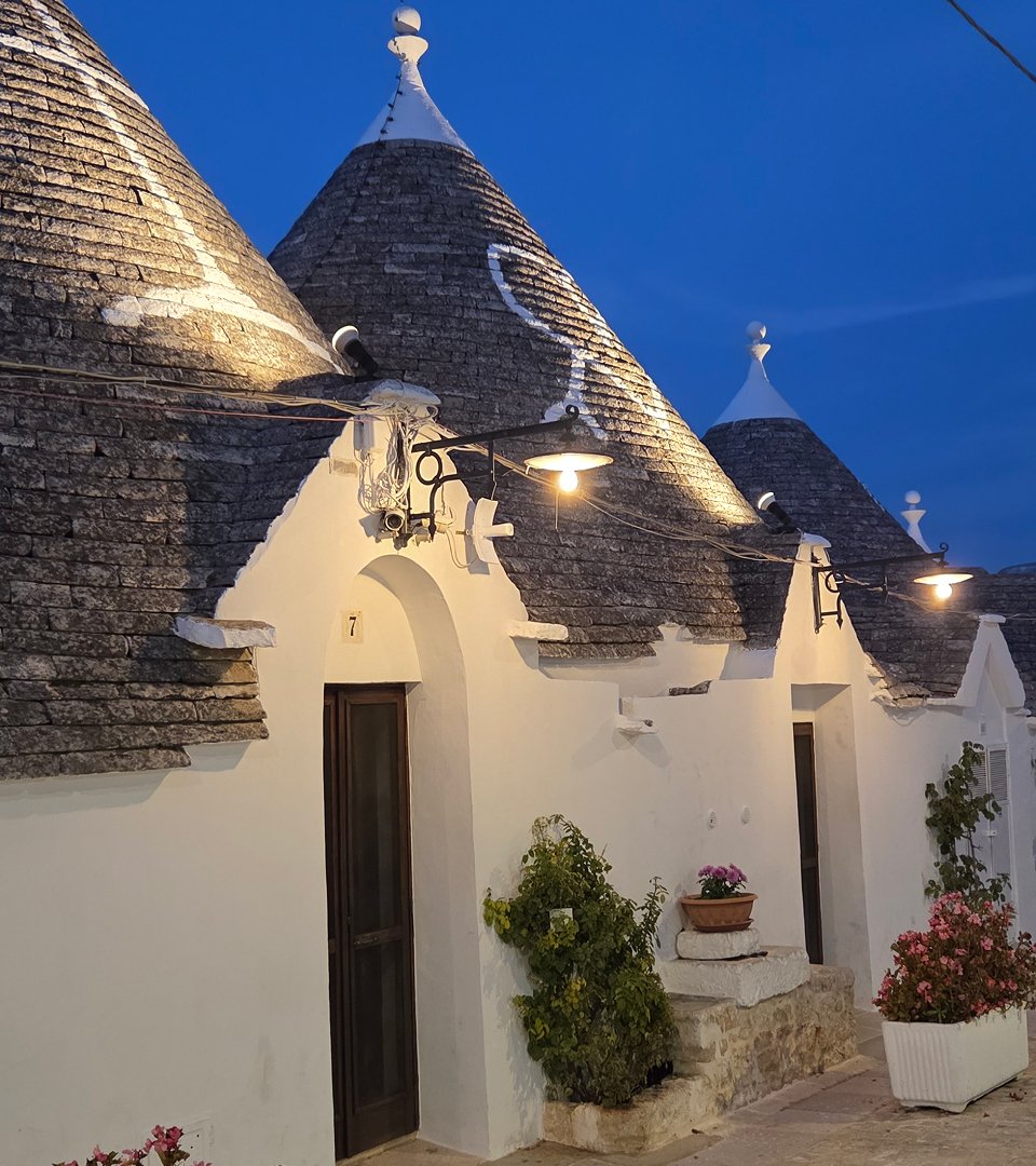 Domki Trulli nocą