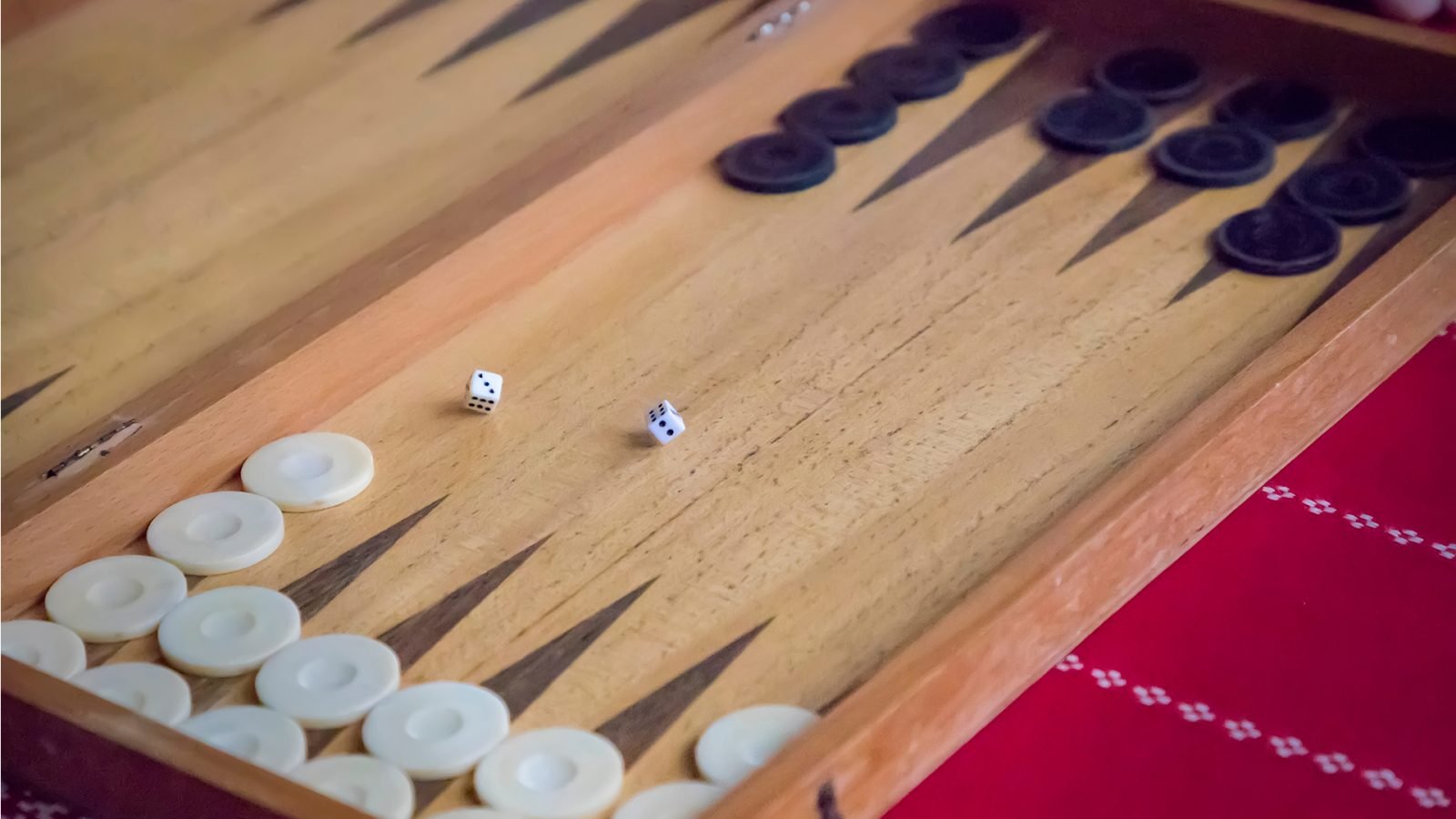 Tavli — gra planszowa