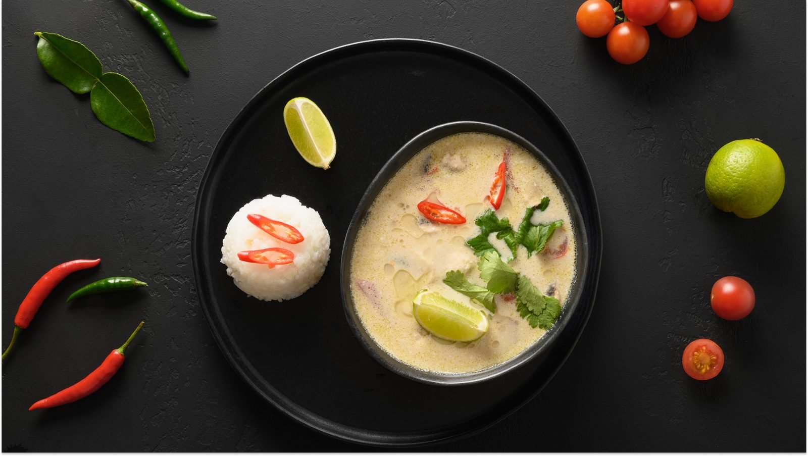 Tom kha gai - kremowość mleka kokosowego z cytrusowo-ziołowymi aromatami