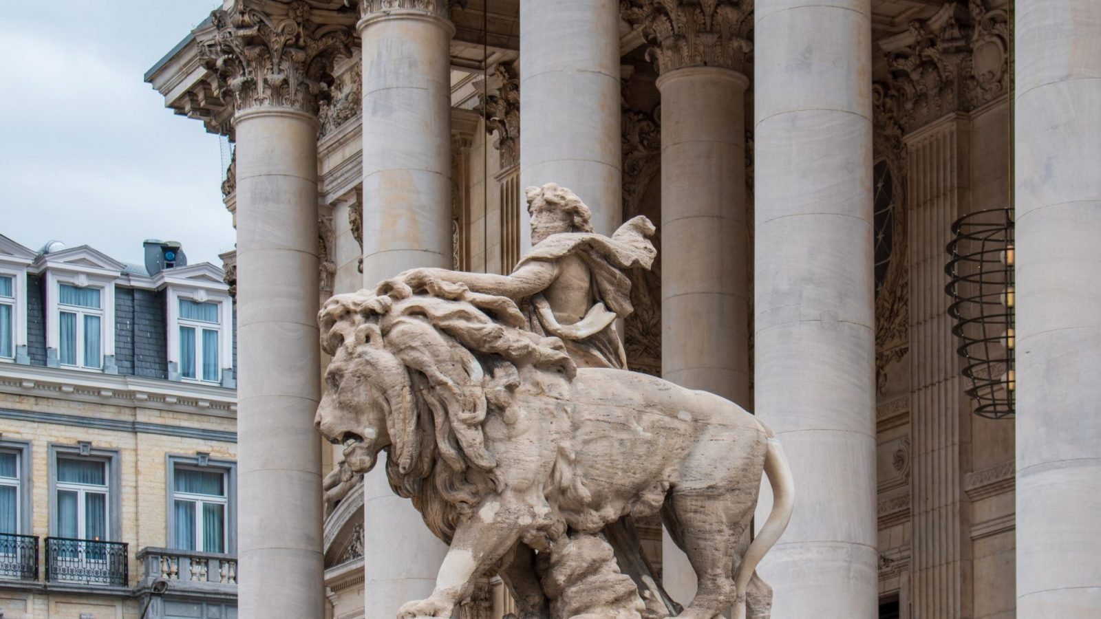 bruksela-przewodnik-po-stolicy-belgii-zabytki-i-atrakcje-ktore-warto-zobaczyc-galeria-3