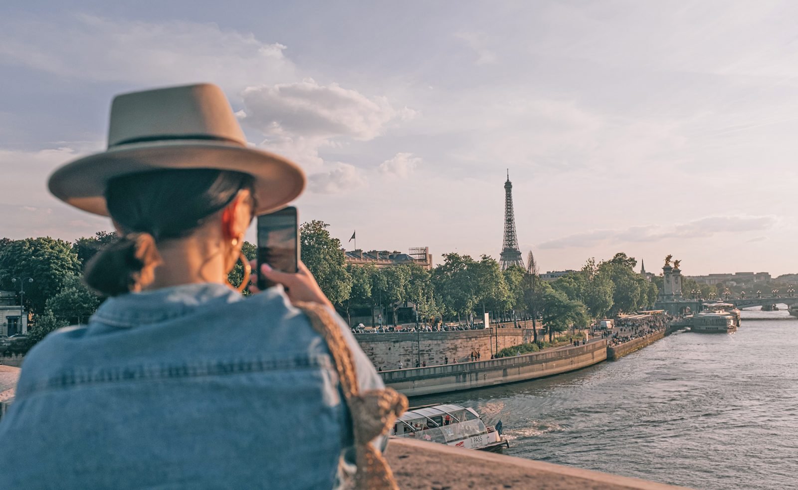 rozmowki-francuskie-zwroty-przydatne-na-wakacjach-we-francji