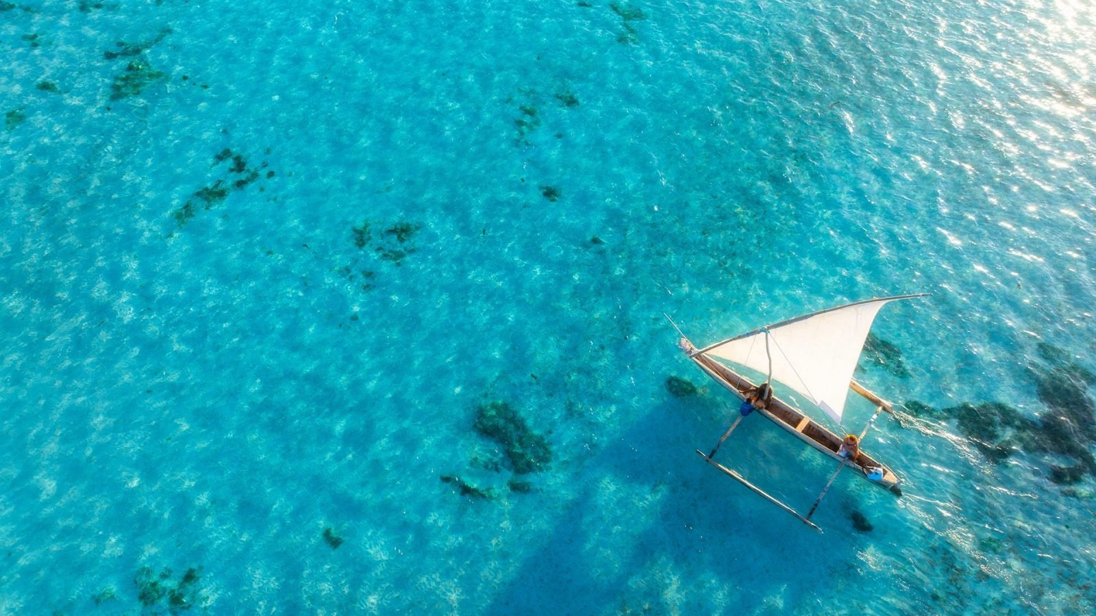 Zanzibar - łódka na morzu 