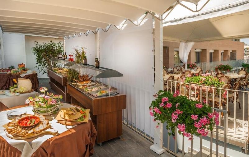 Grand Hotel Continental 18