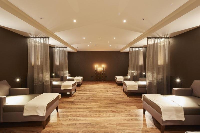 Reichshof Hamburg 18