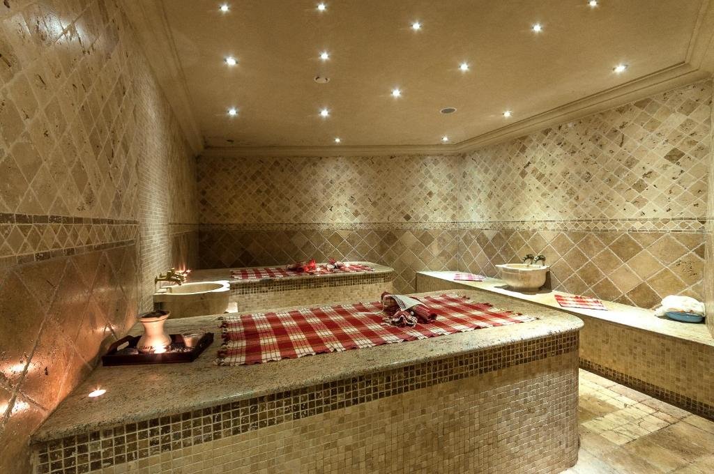 Grand Royale Apartment Complex & Spa 18