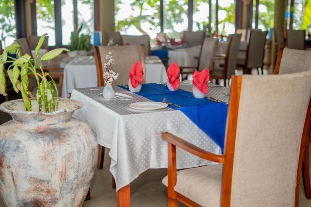 Castello Beach Hotel 8