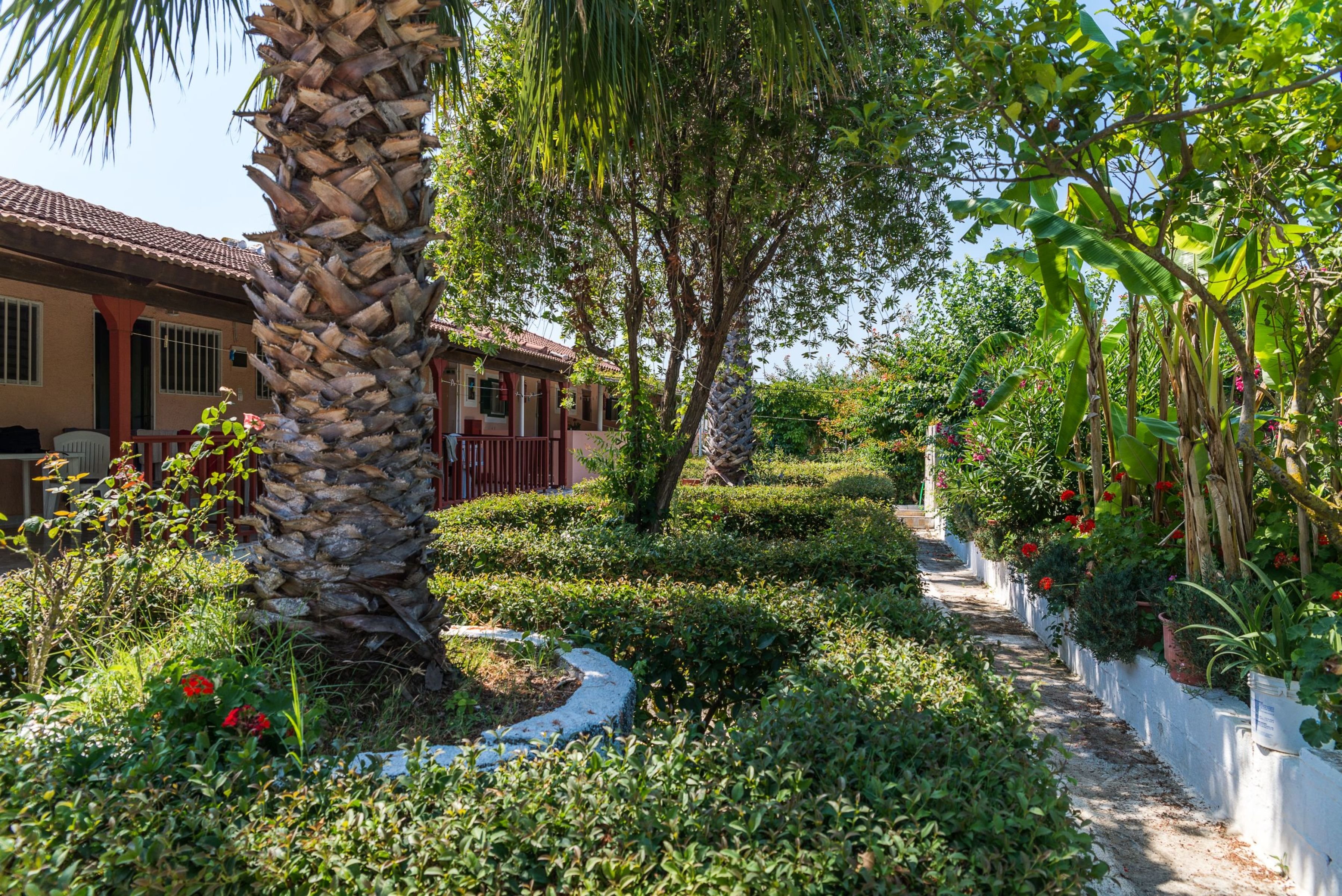 Roussa's Apartments 13