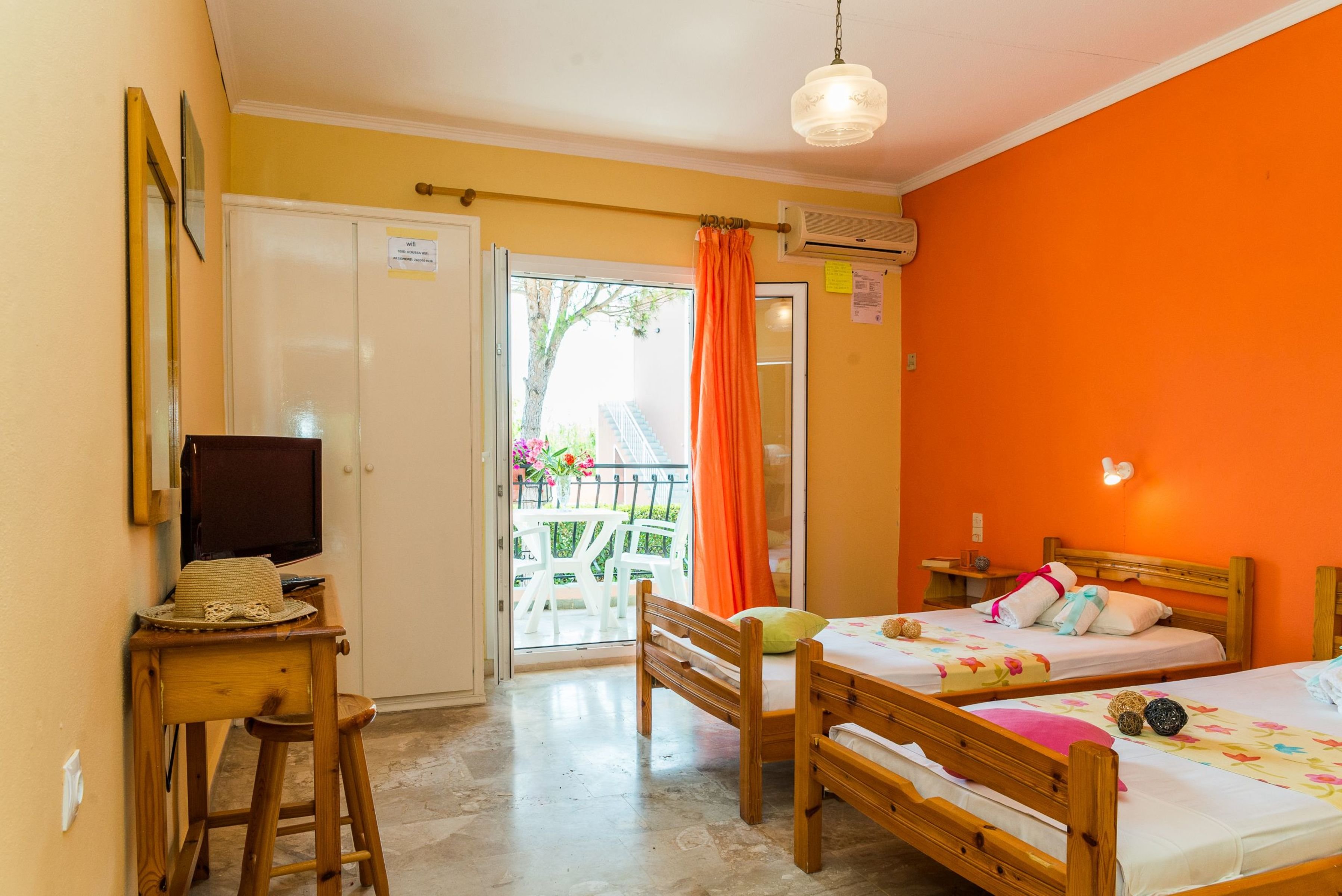 Roussa's Apartments 8