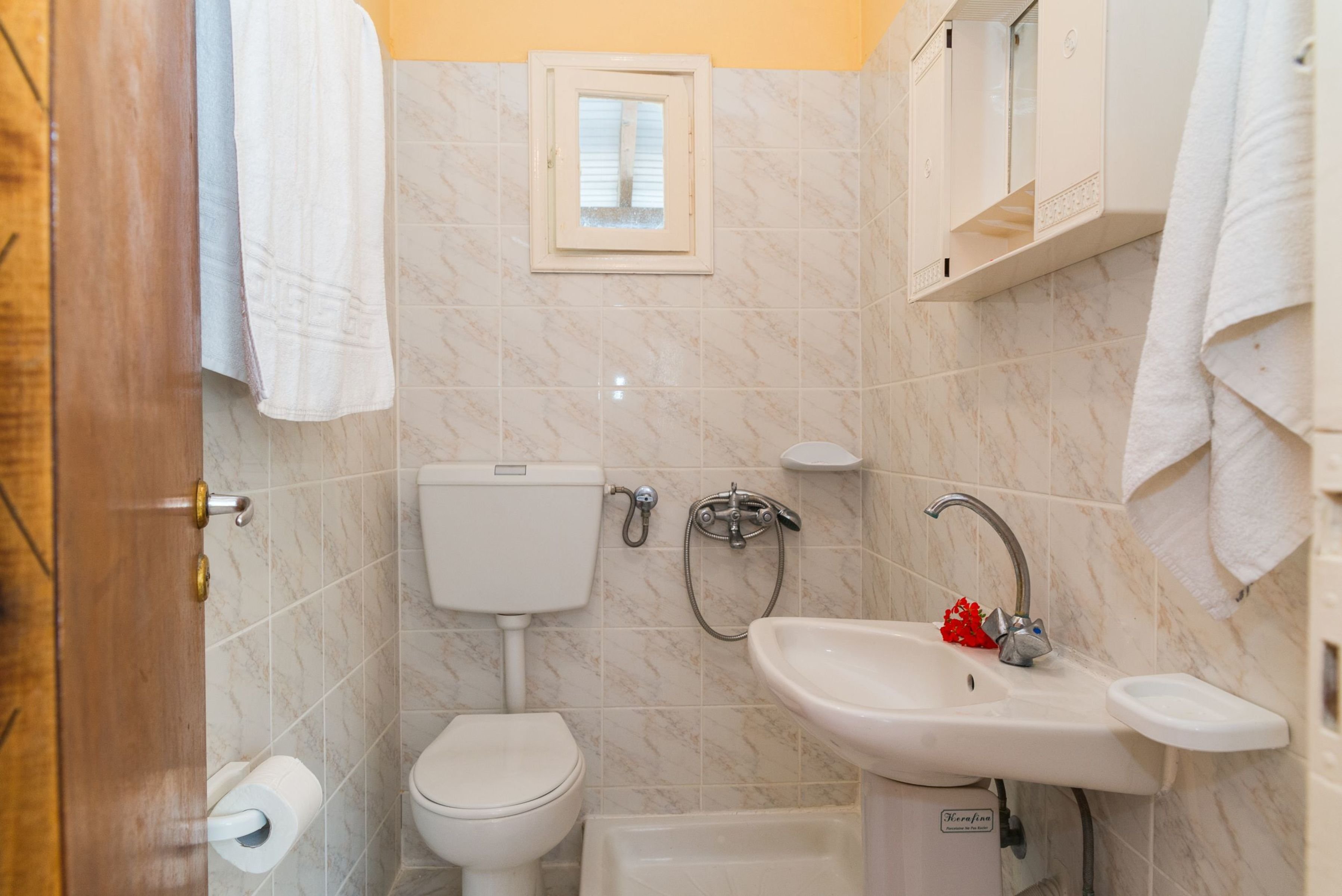 Roussa's Apartments 6