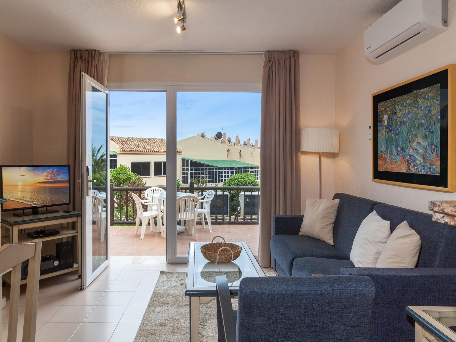 Ramada Hotel & Suites by Wyndham Costa del Sol 9