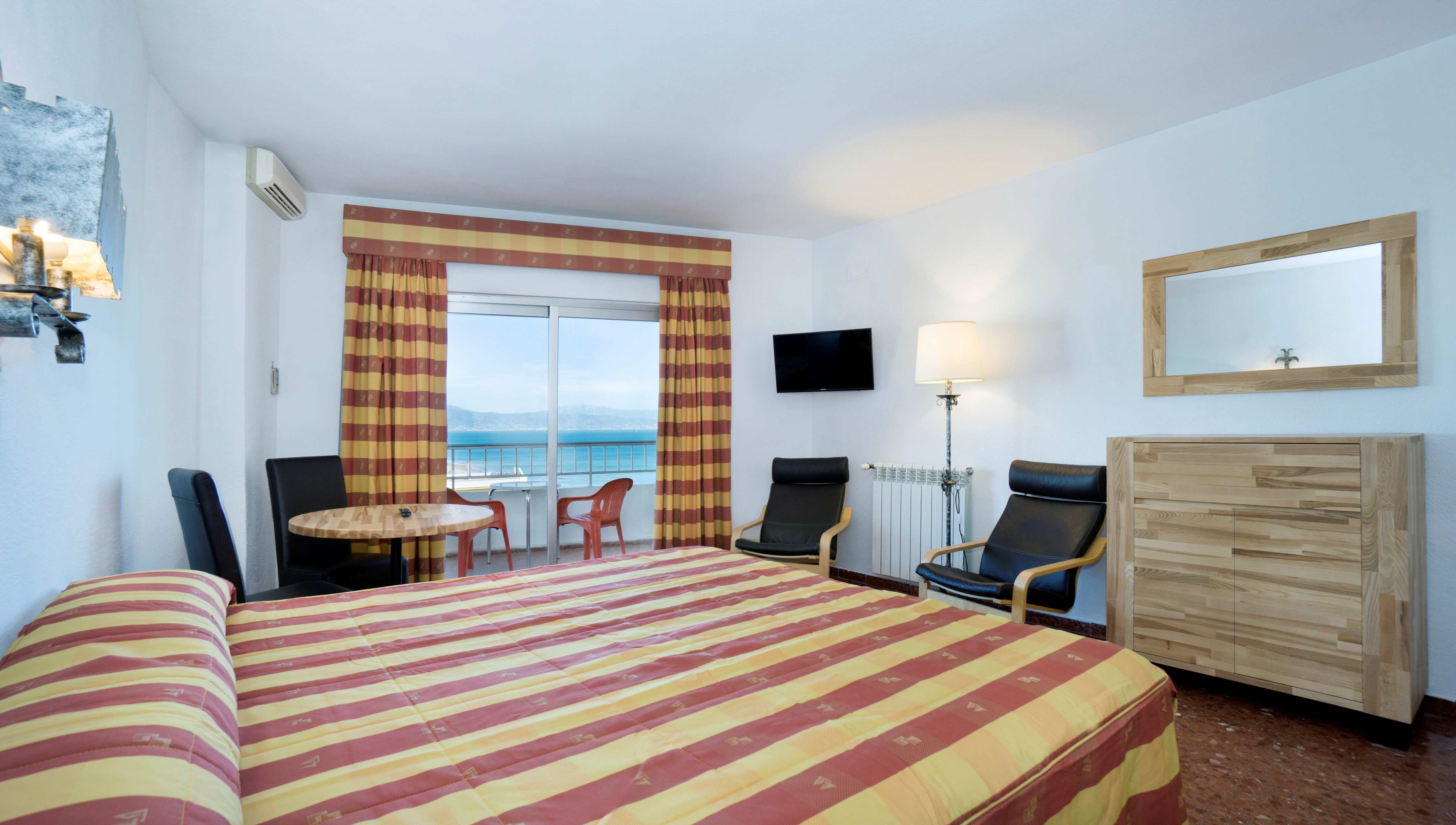 Hotel Apartamentos Bajondillo 11