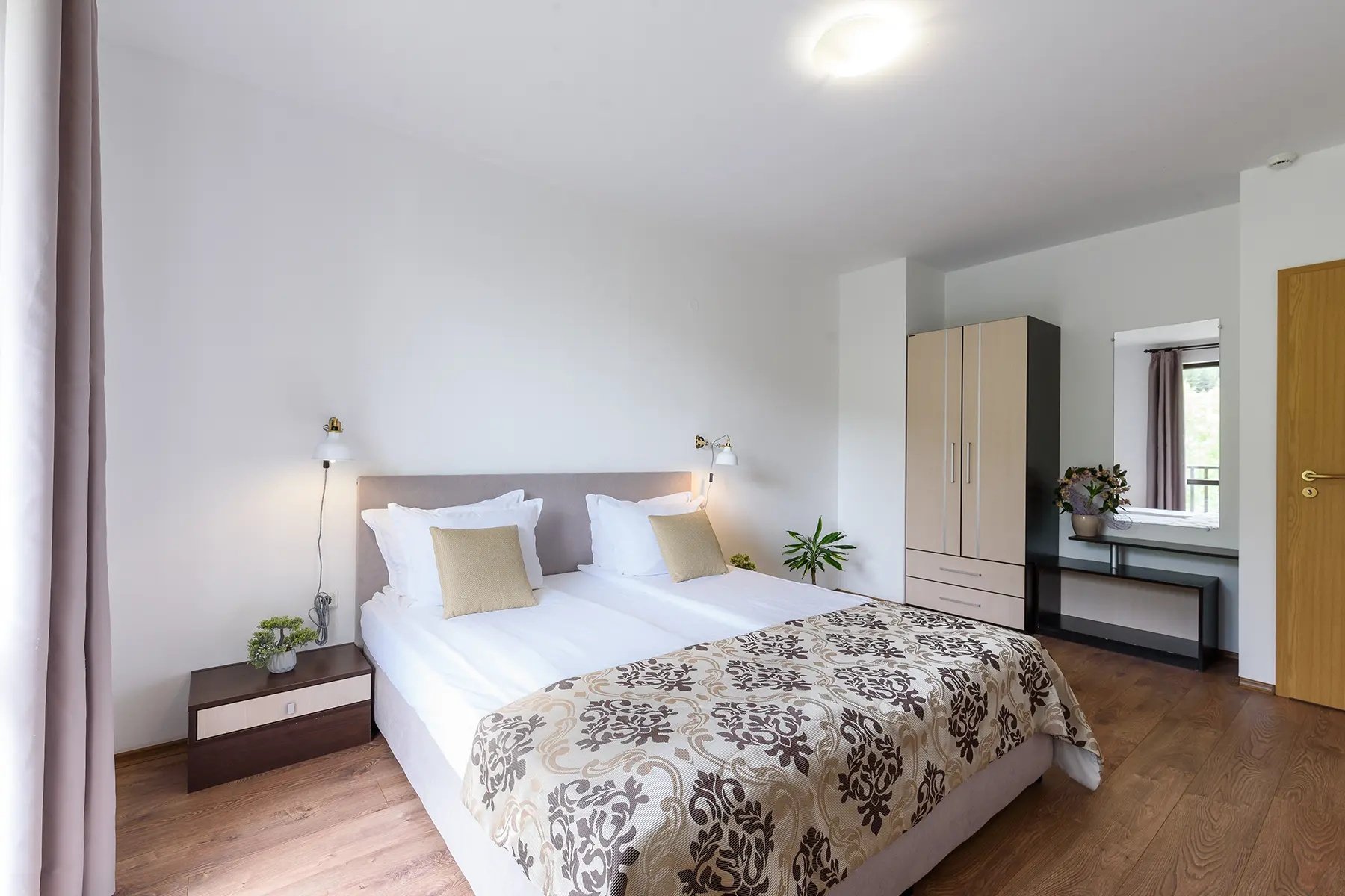 Grand Royale Apartment Complex & Spa 8