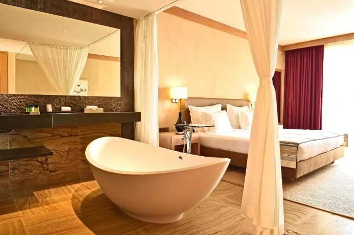 The Navigator - Colombus 28