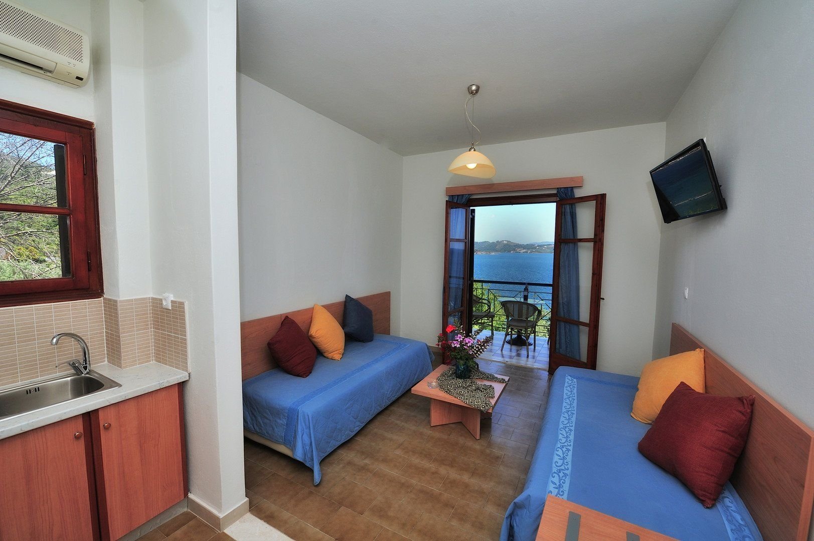 Vassilias Beach Hotel 12
