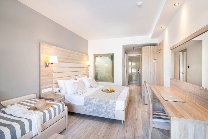 Dionysos Hotel & Suites 10