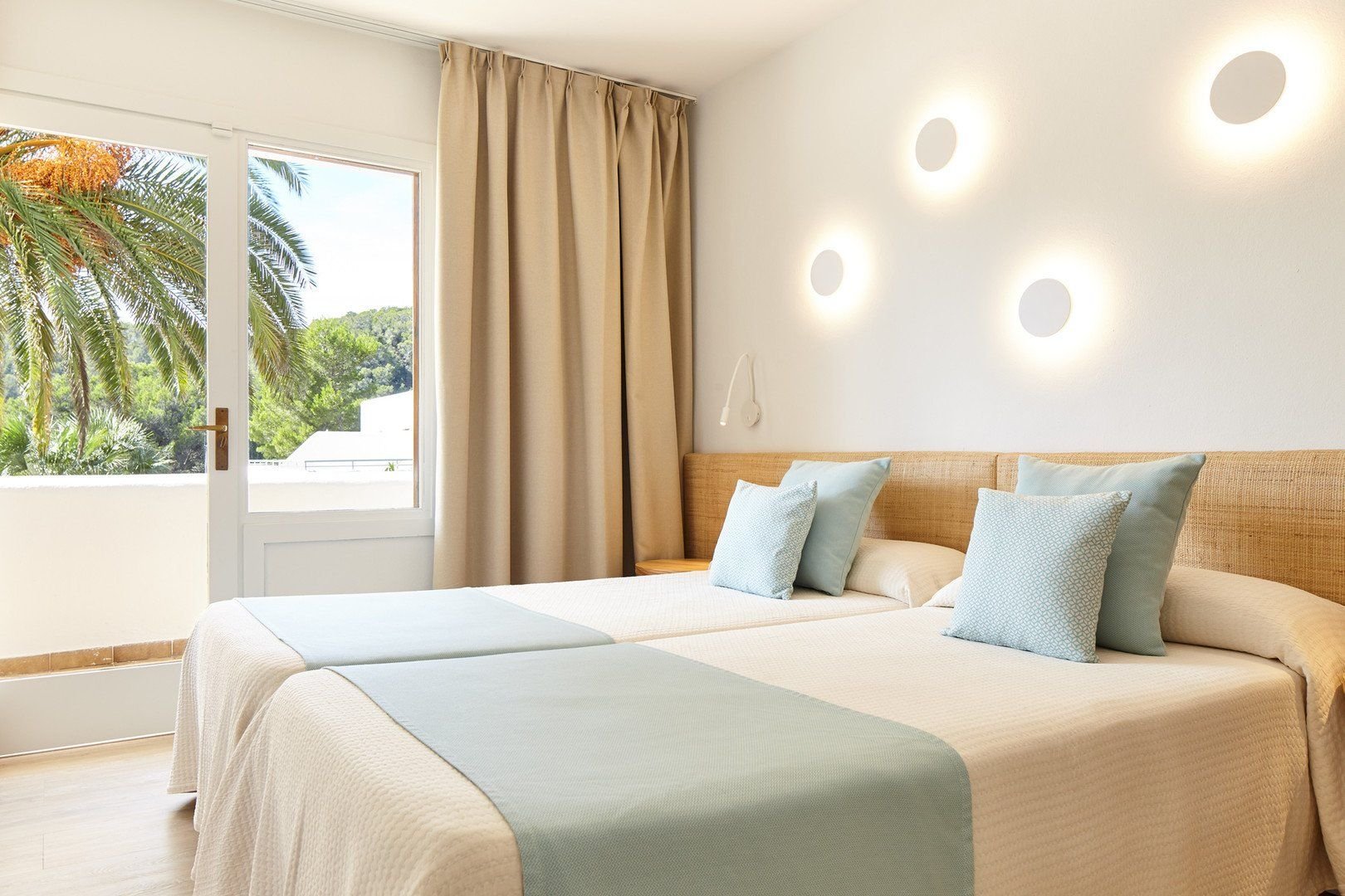 San Miguel Park/Esmeralda Mar Hotel 8