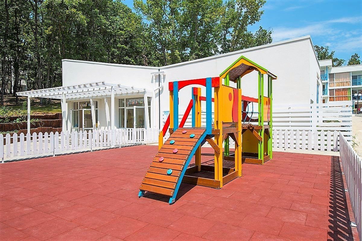 Forest Beach Hotel 18