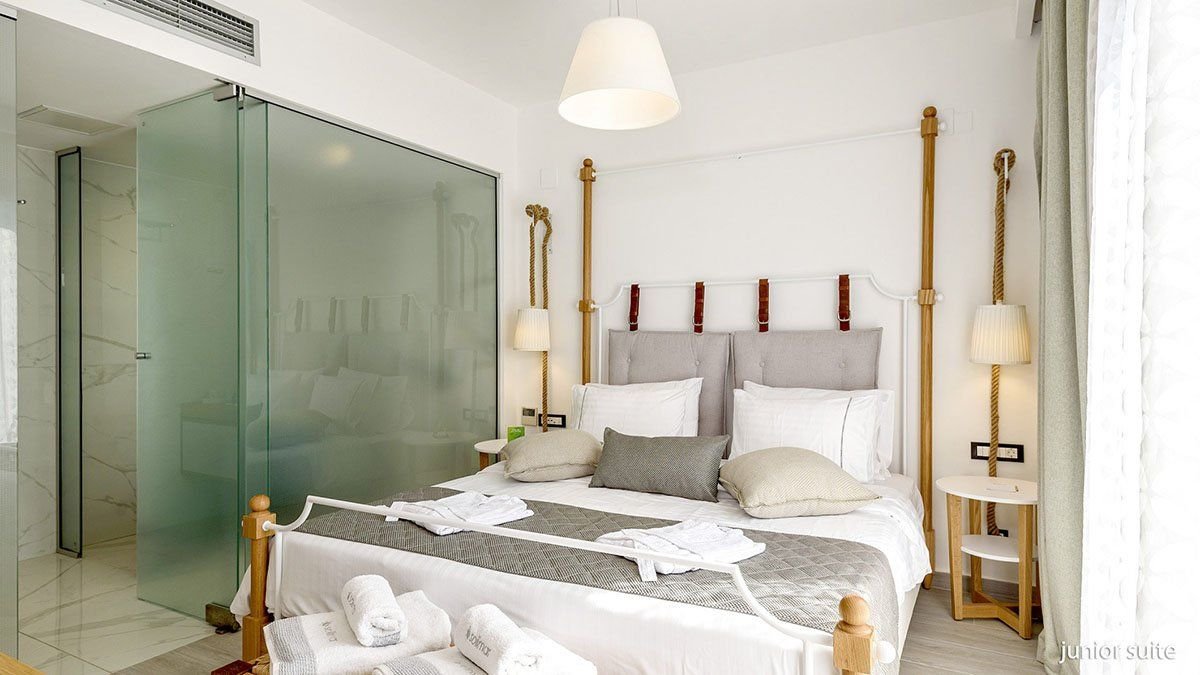 Solimar White Pearl 6