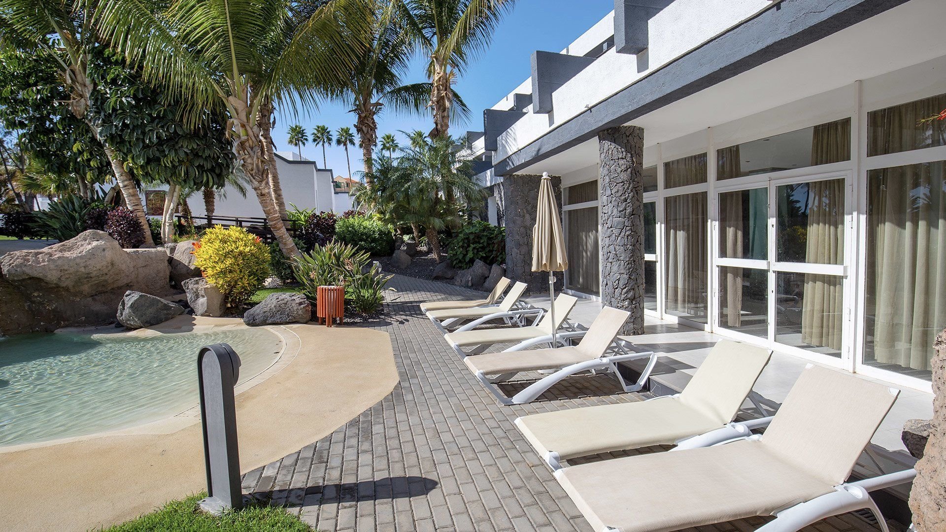 R2 Romantic Fantasia Dreams & Suites Hotel 3