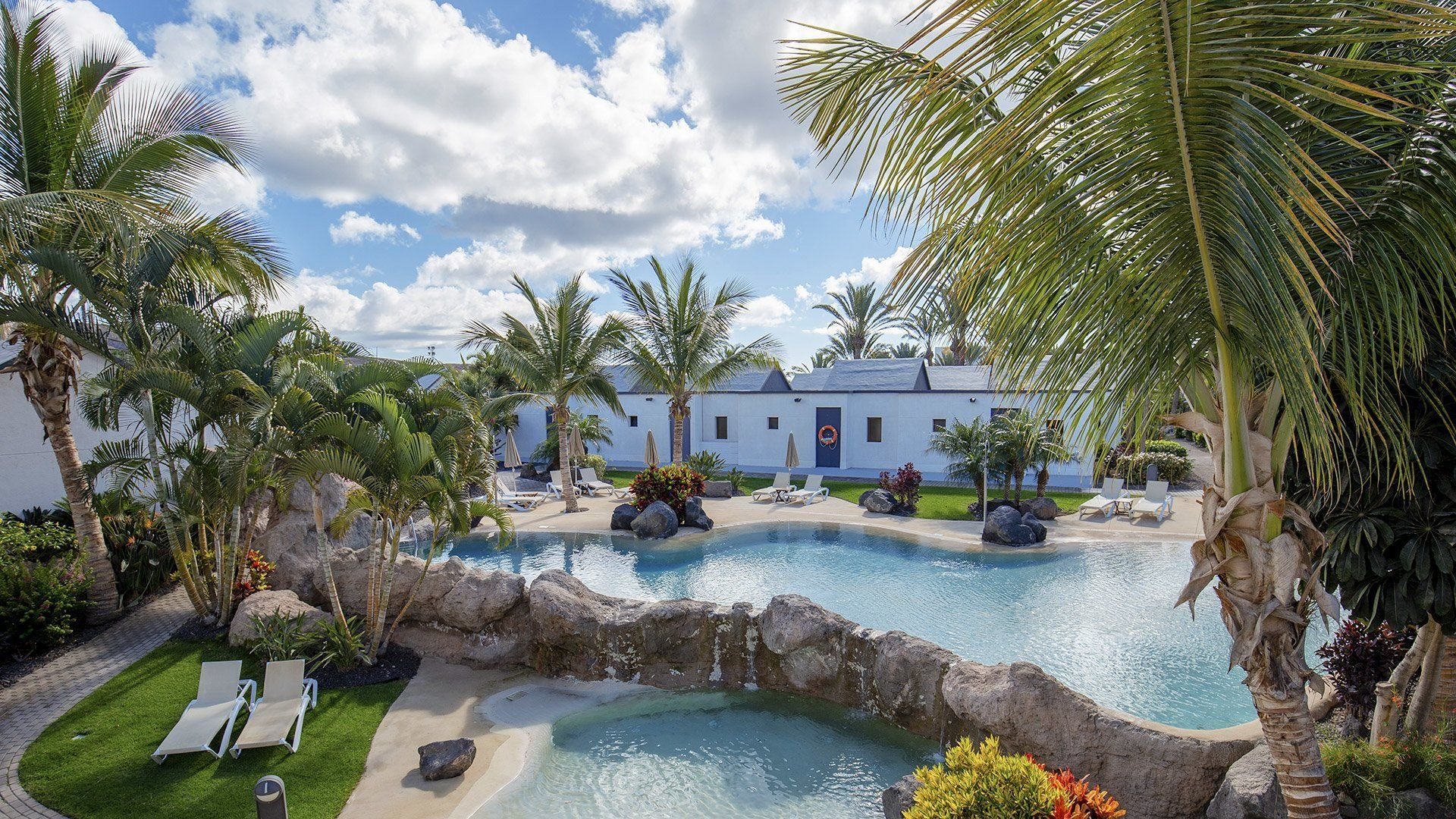 R2 Romantic Fantasia Dreams & Suites Hotel 4