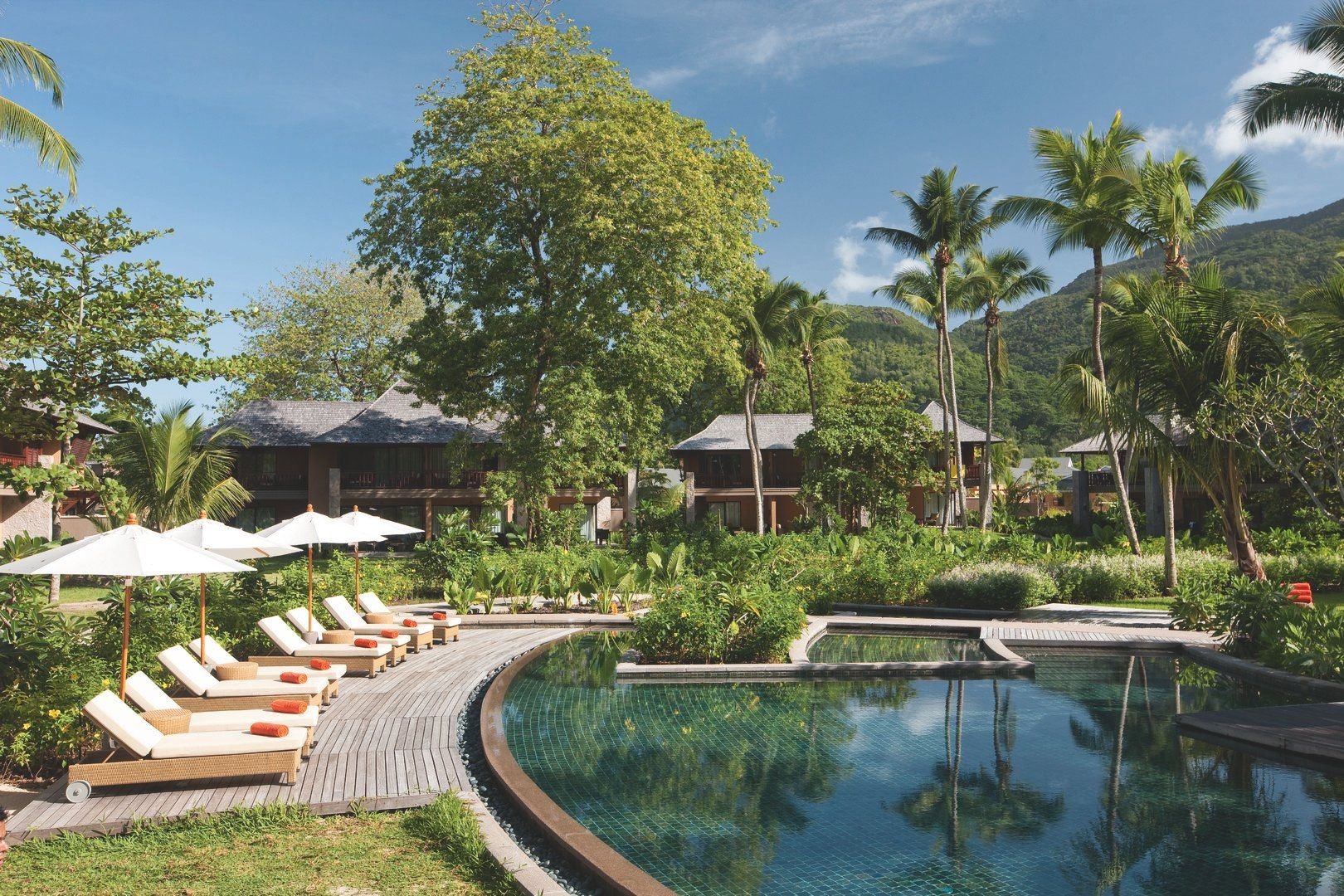 Constance Lemuria 22