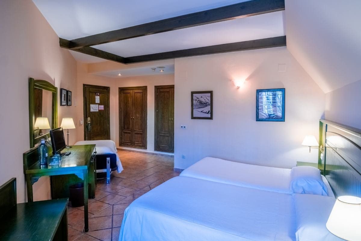 The Mountains Hotel 12