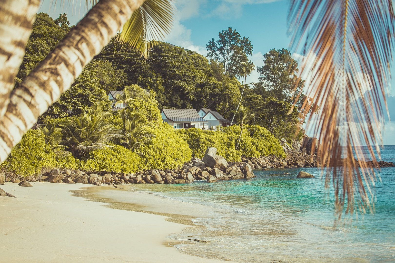 Carana Beach Hotel 16