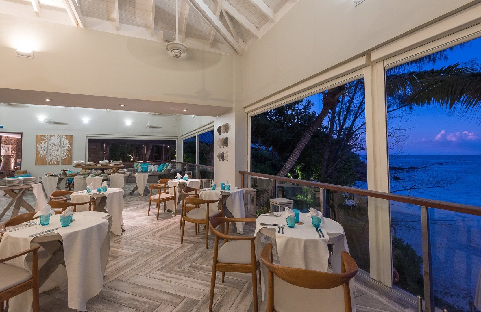 Carana Beach Hotel 12