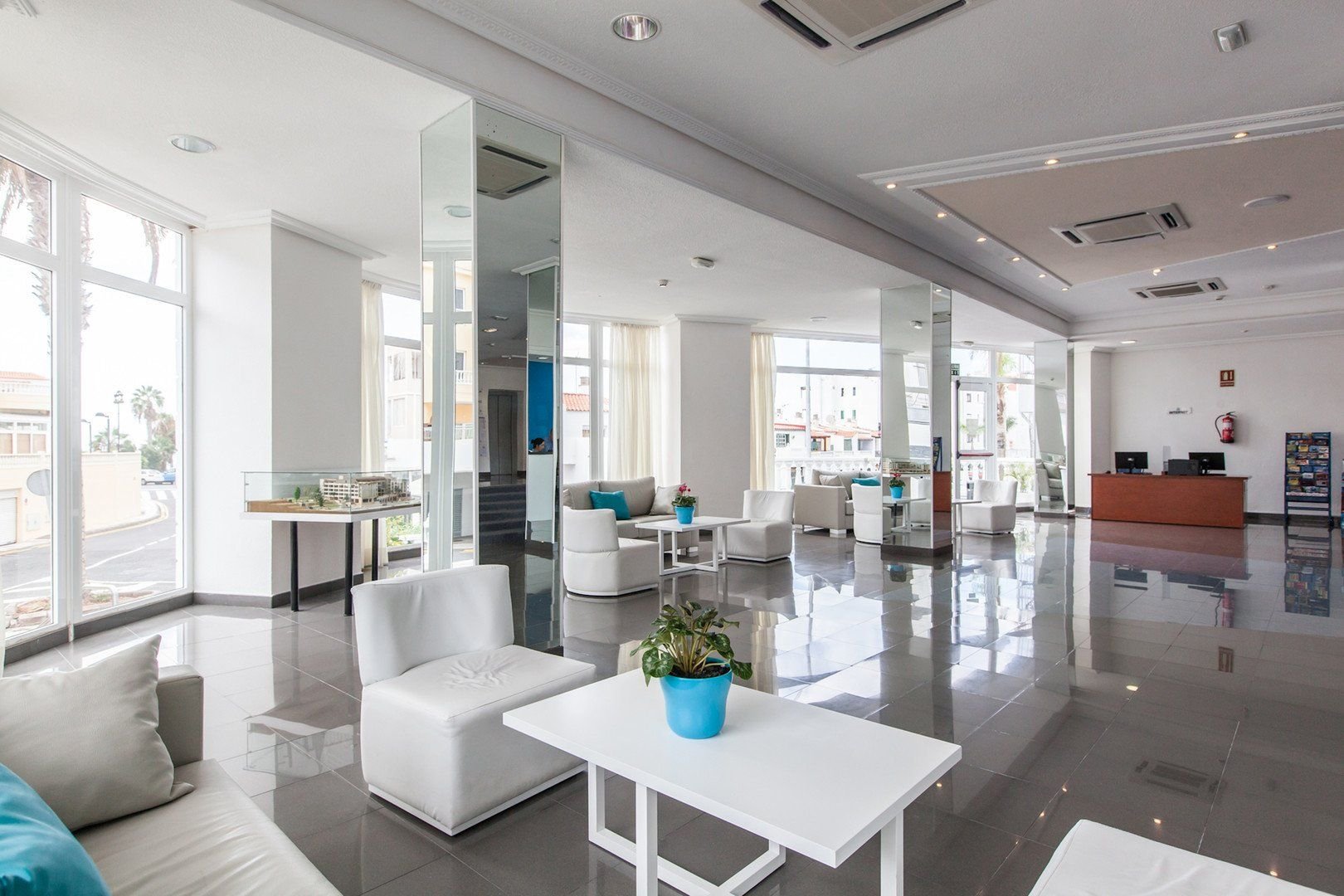 BlueSea Lagos De Cesar 20