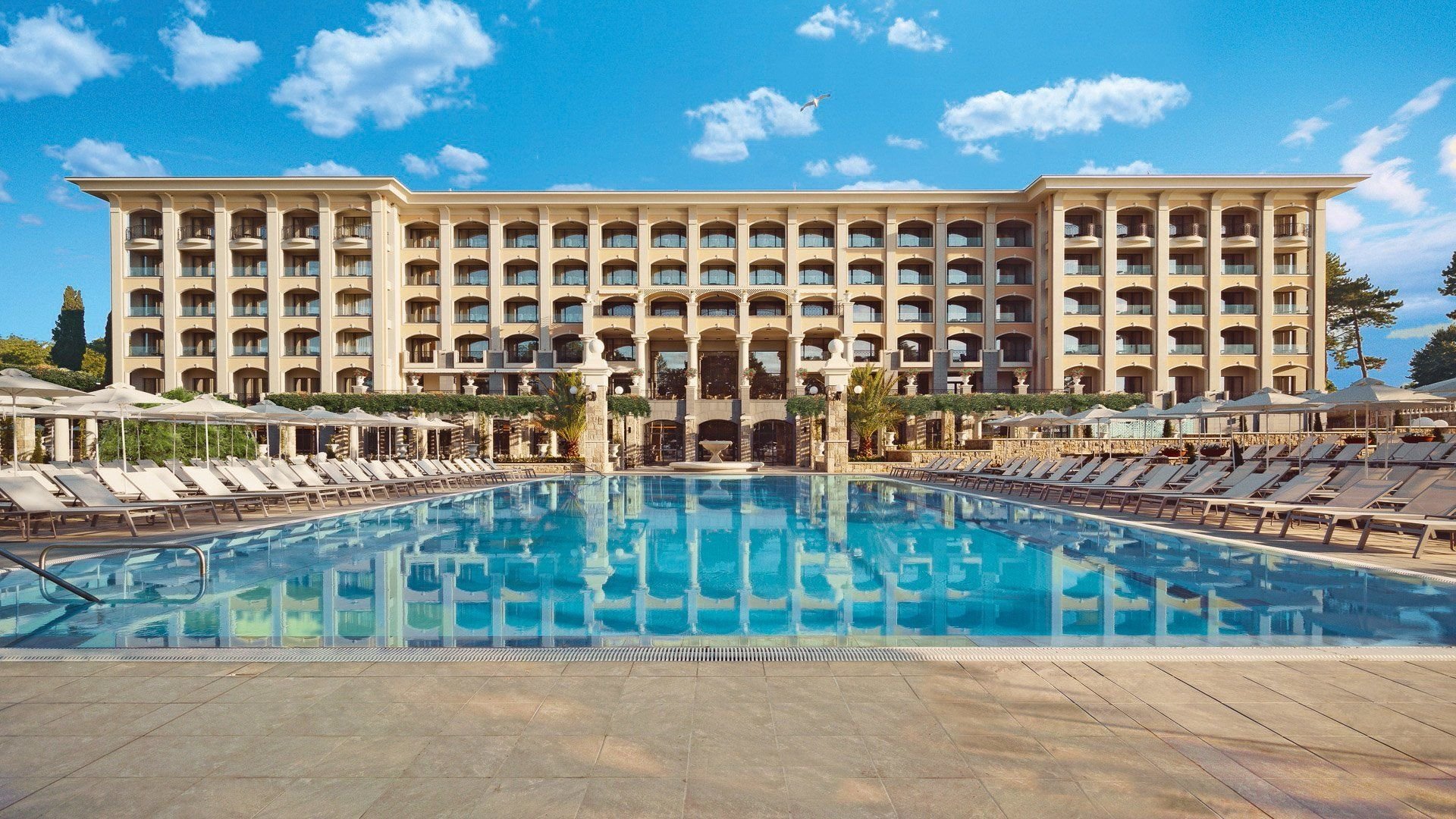 Astor Garden Hotel 1