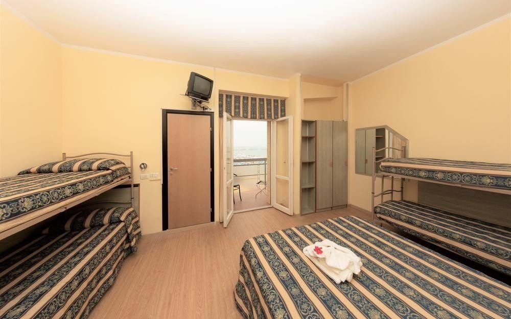 Hotel Bikini Tropicana 19