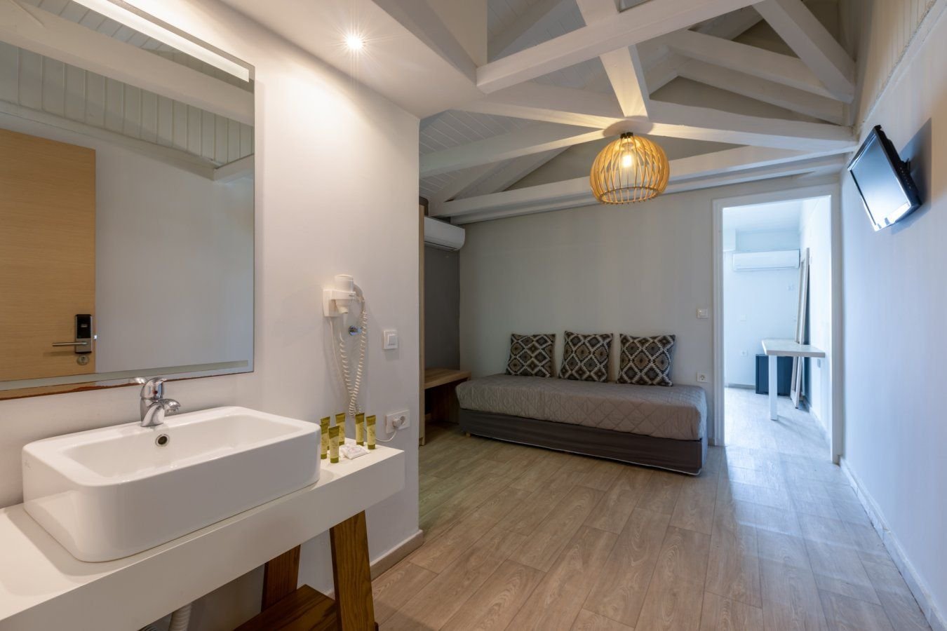 Cameo Beach Resort 9