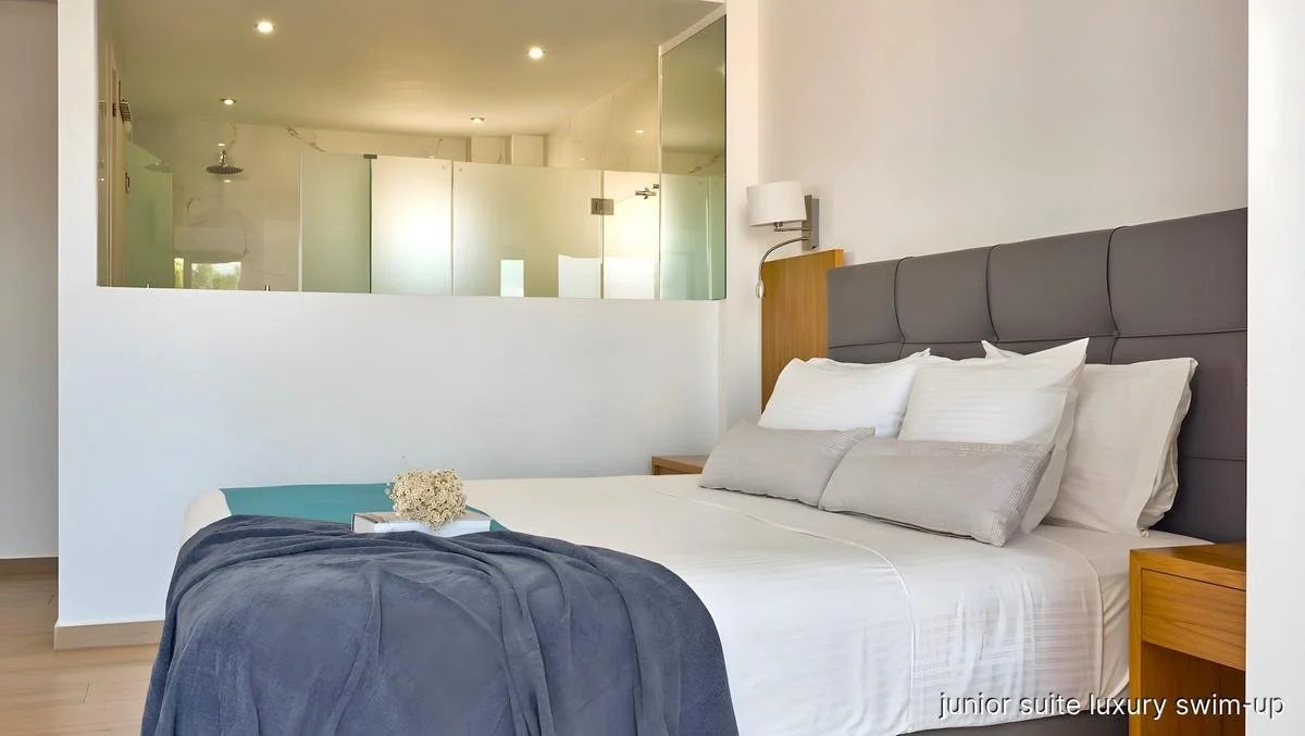 Cavo Orient Beach Hotel 7