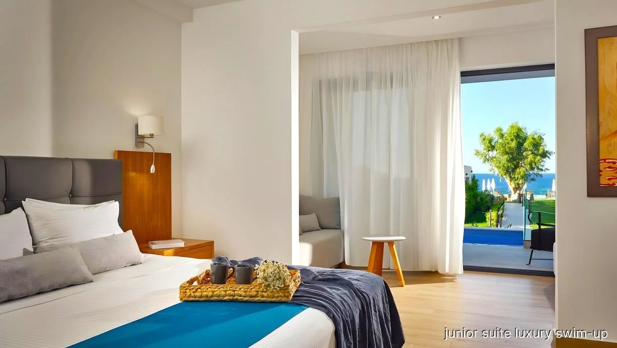 Cavo Orient Beach Hotel 8