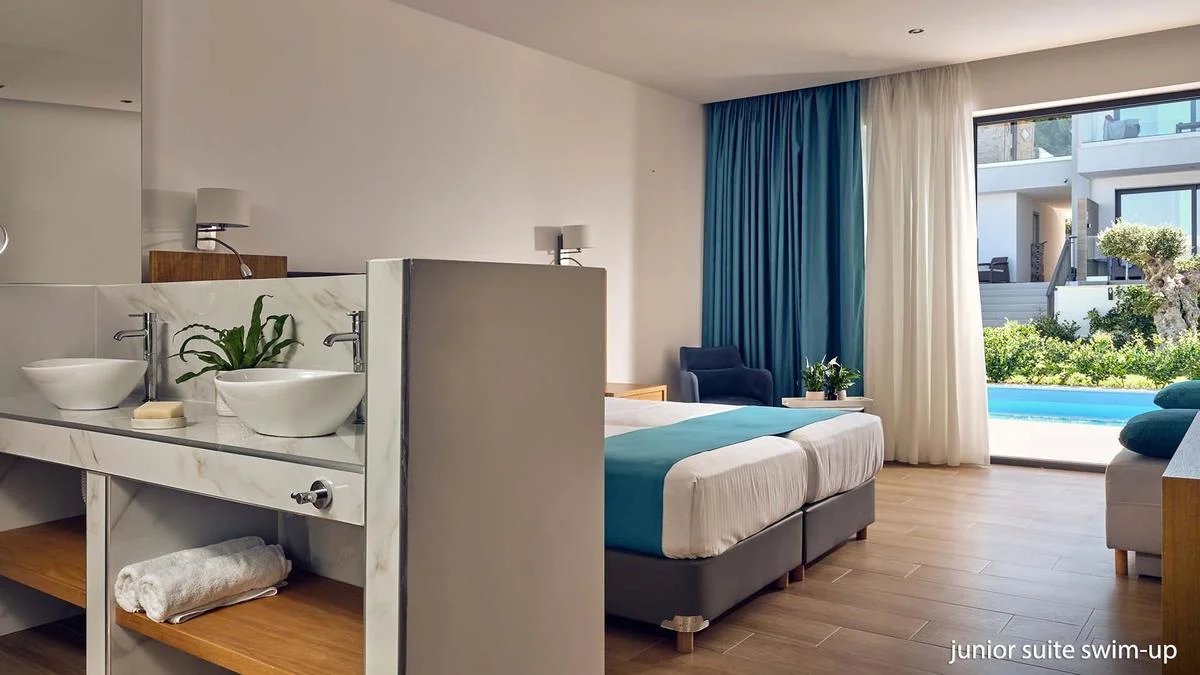 Cavo Orient Beach Hotel 10