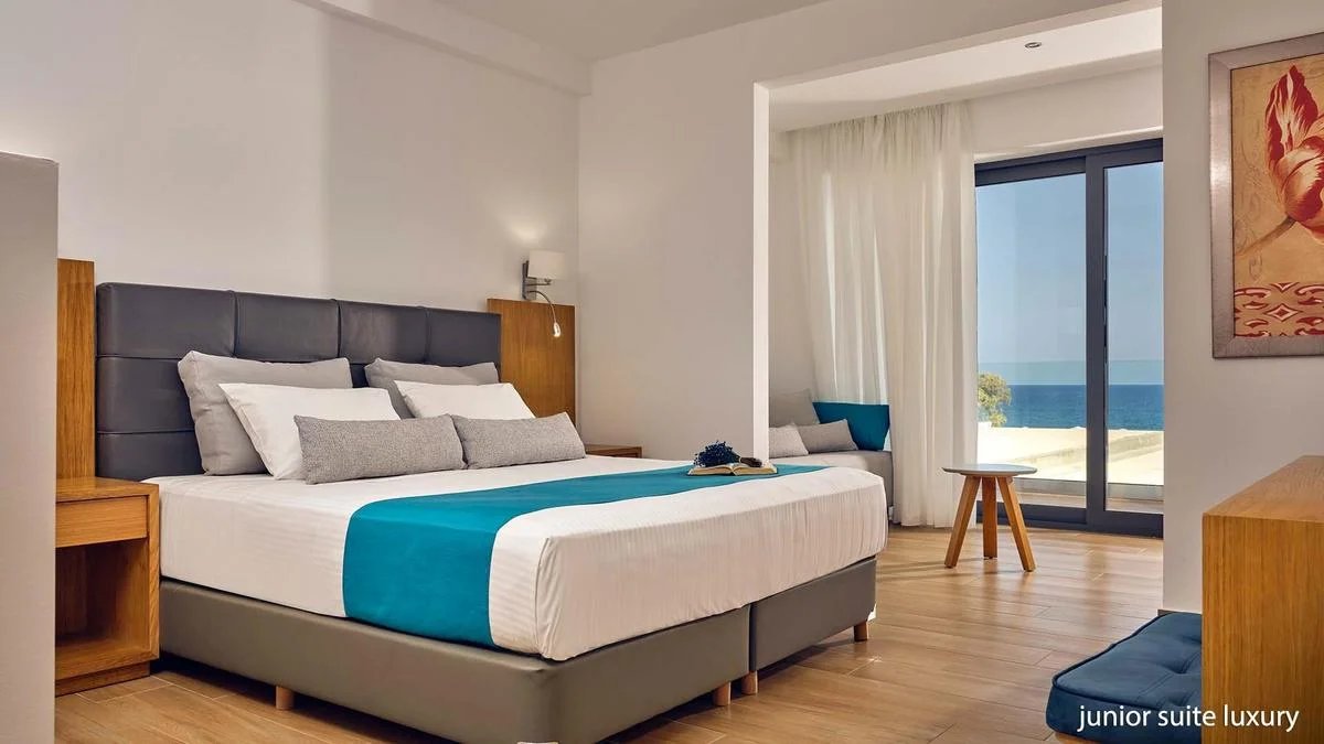 Cavo Orient Beach Hotel 9