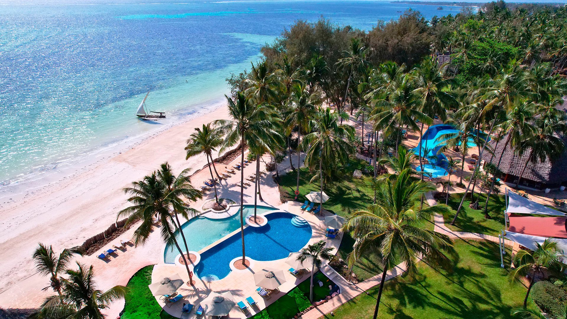 Hotel Bluebay Beach Resort & Spa