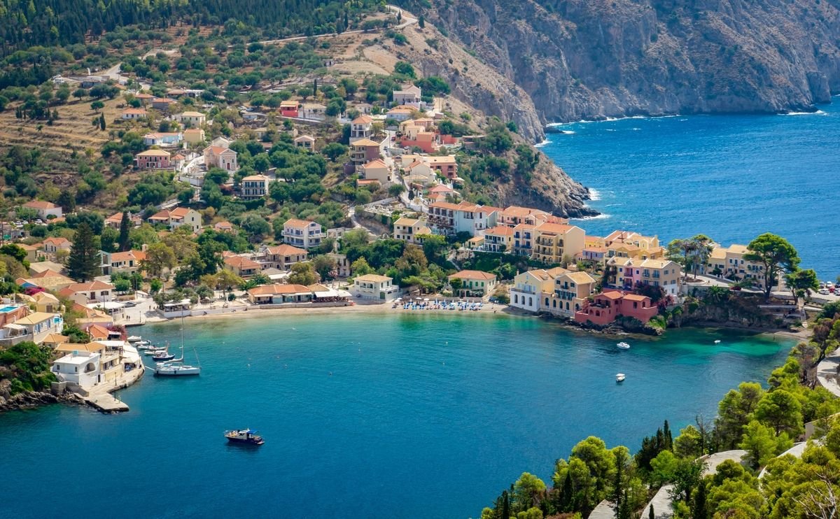 Widok na Assos na Kefalonii
