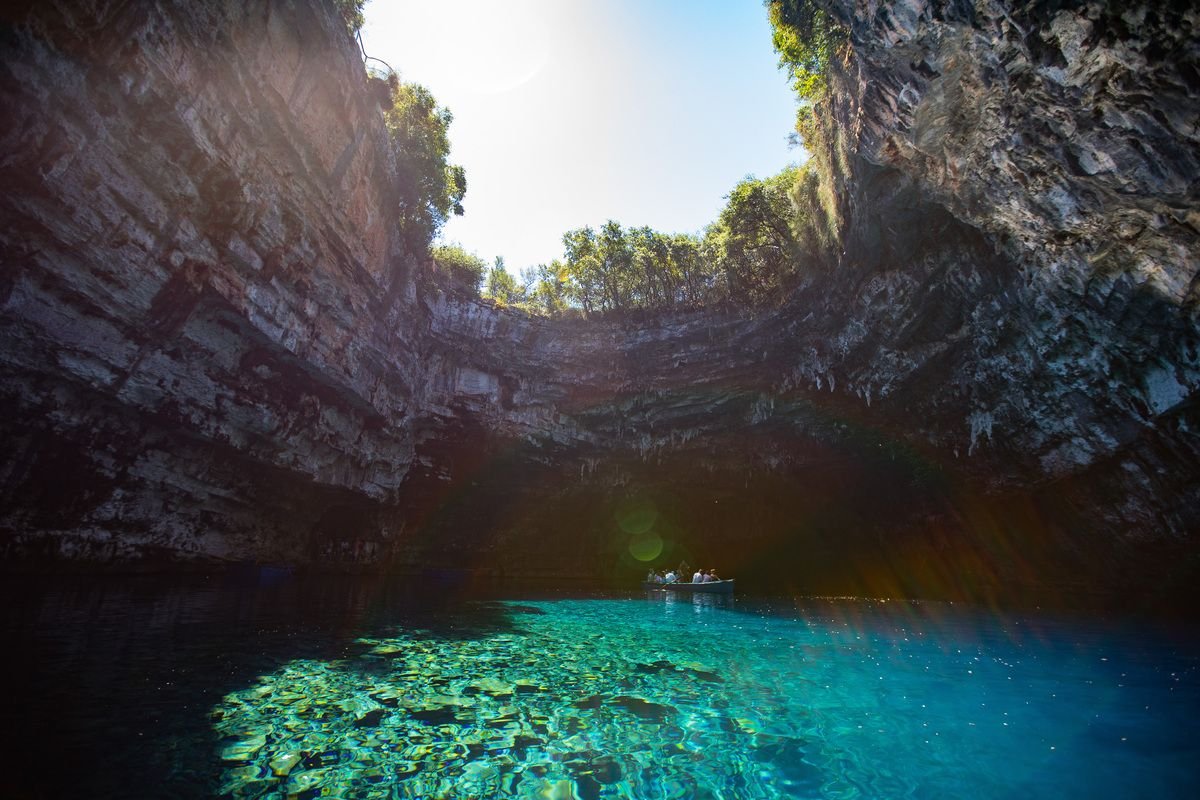 wnętrze jaskini Melissani na Kefalonii