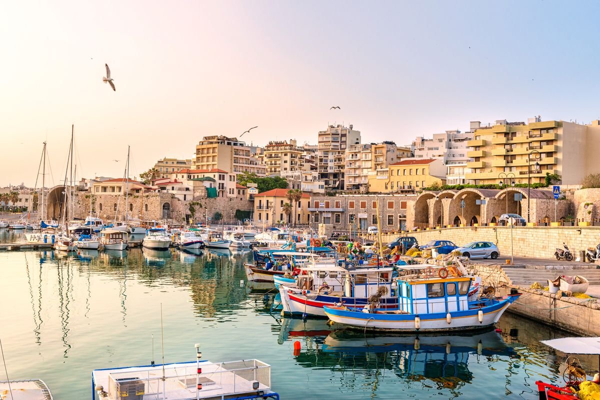 Miasto blisko Pałacu w Knossos to Heraklion na Krecie