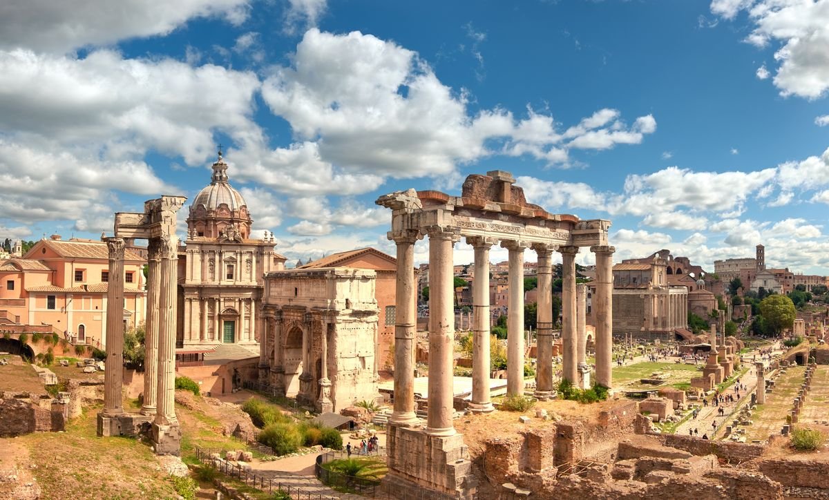 Palatyn i Forum Romanum jest niedaleko od Koloseum w Rzymie