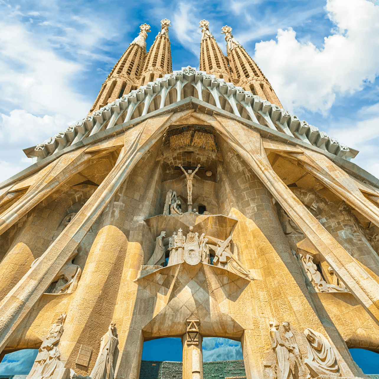 Front Sagrada Familia w Barcelonie