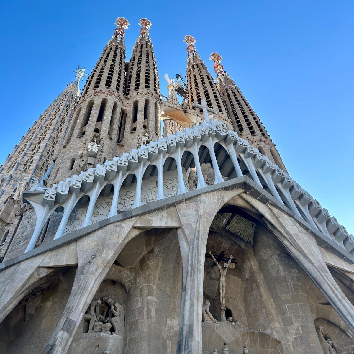 Wejście do Sagrada Familia w Hiszpanii