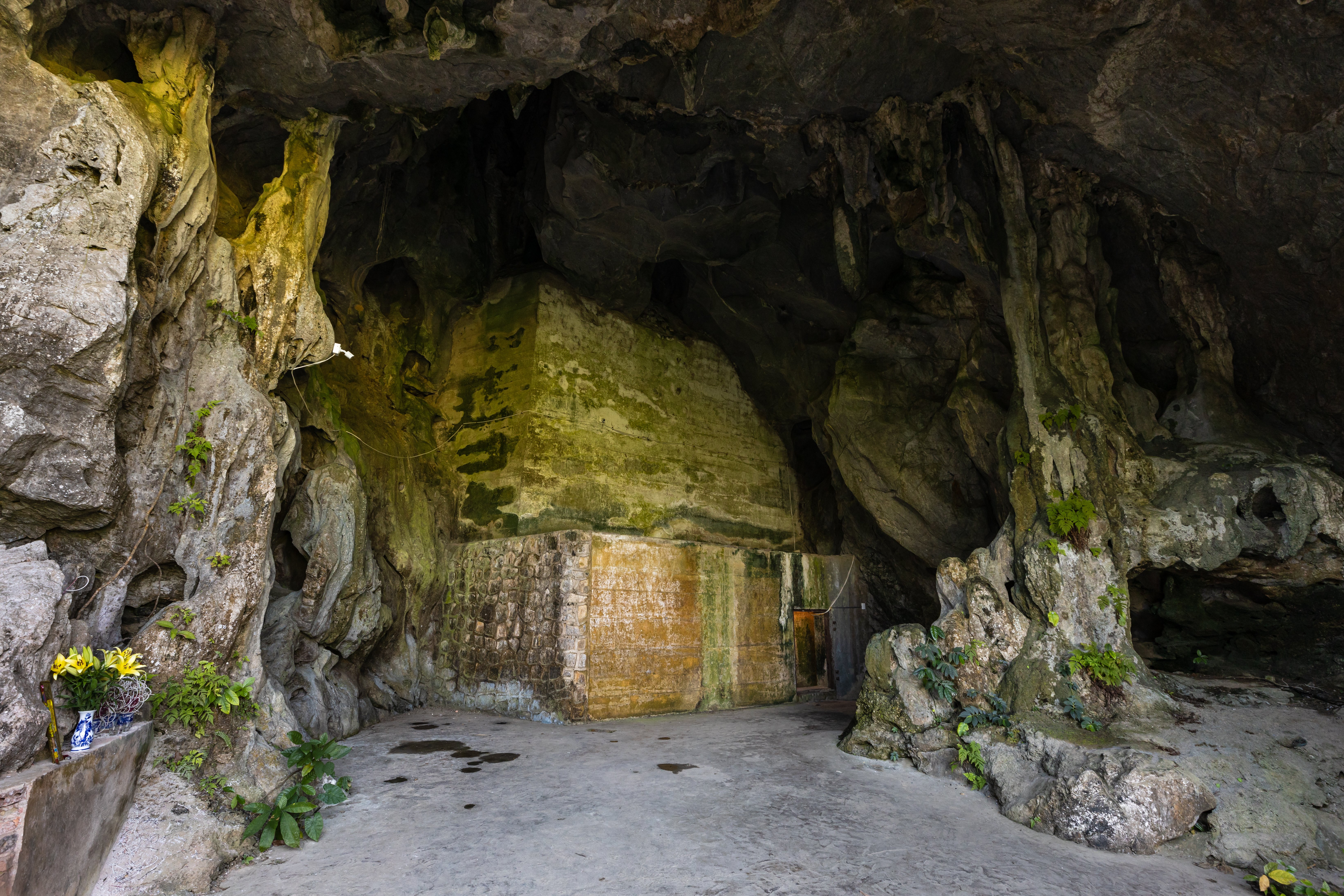Cat ba cave hospital